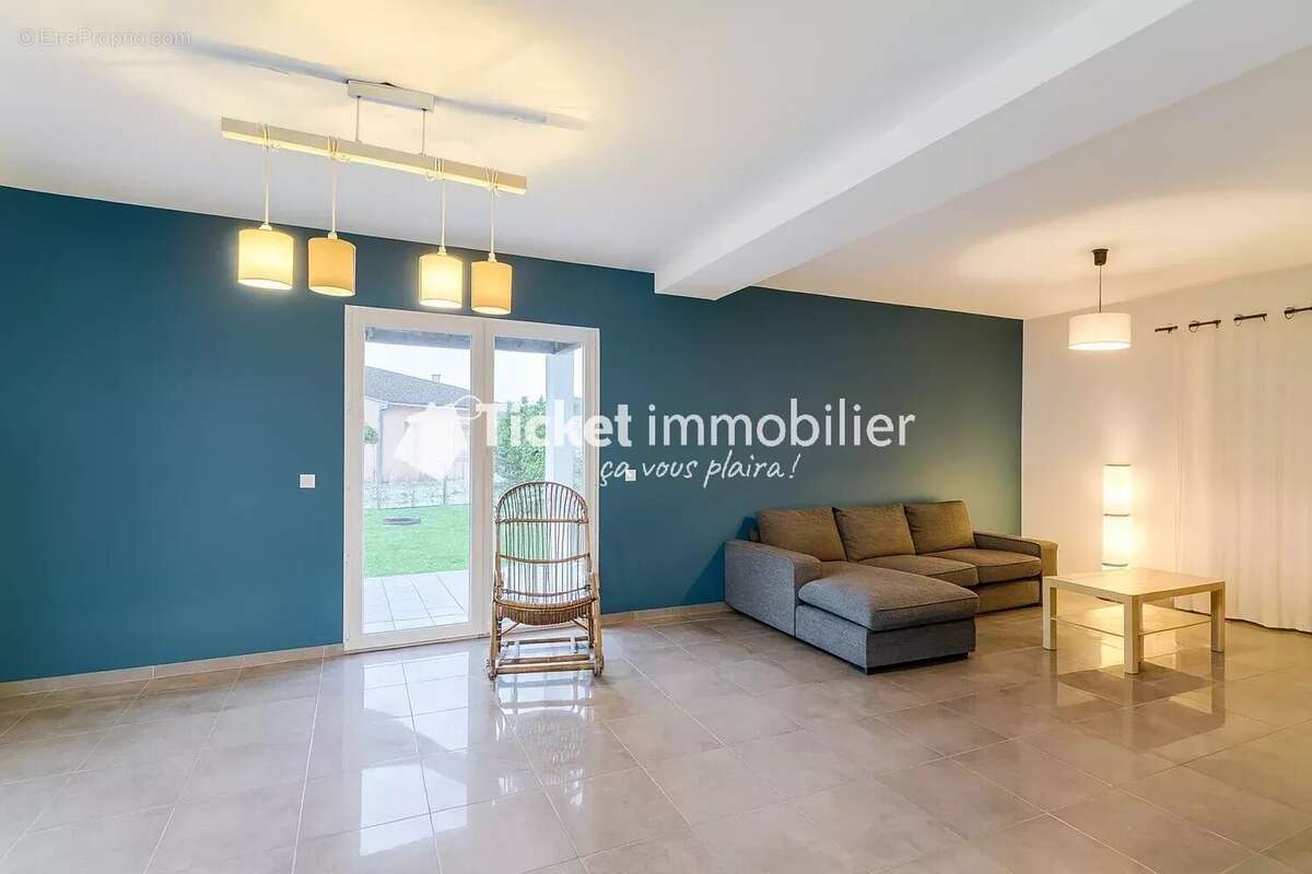 Maison à MONTBARTIER