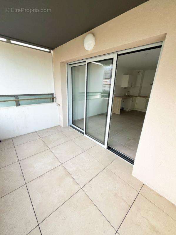 Appartement à SAINT-LAURENT-DU-VAR