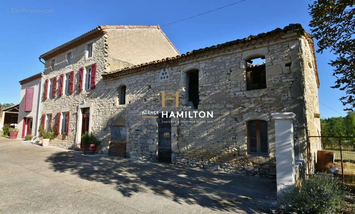 Ancien corps de ferme rénové avec piscine, deux granges aménageables et dépendances - photo 7