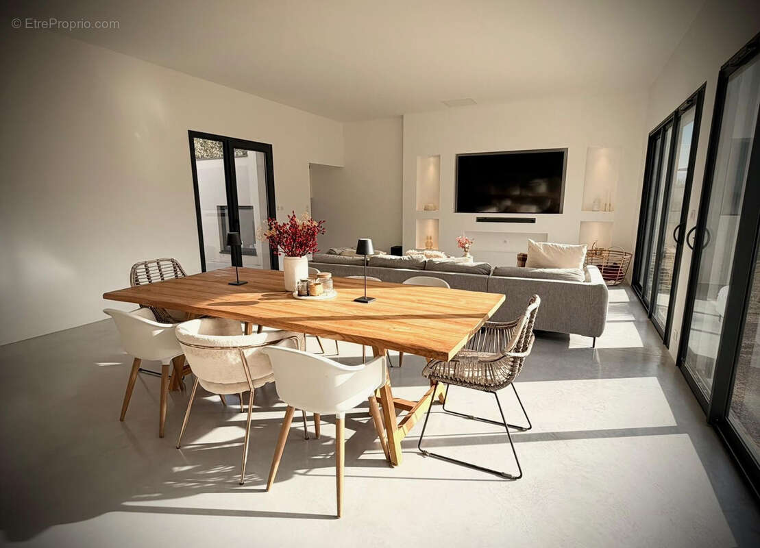 Maison à SUZE-LA-ROUSSE