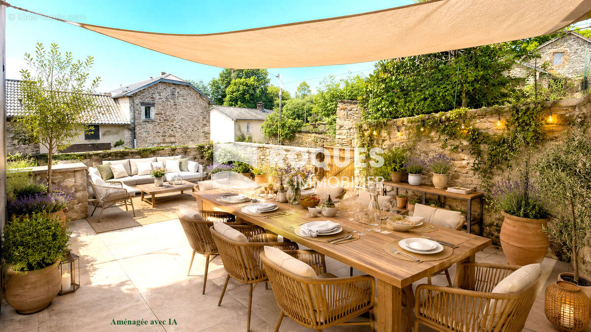 Maison à SALLES-CURAN