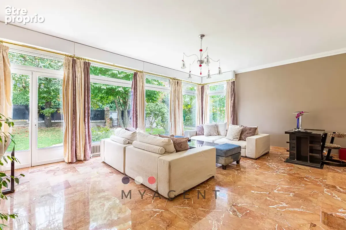 Bougival / Louveciennes - Maison de caractère, jardin de 1 200 m² et dépendance - photo 11