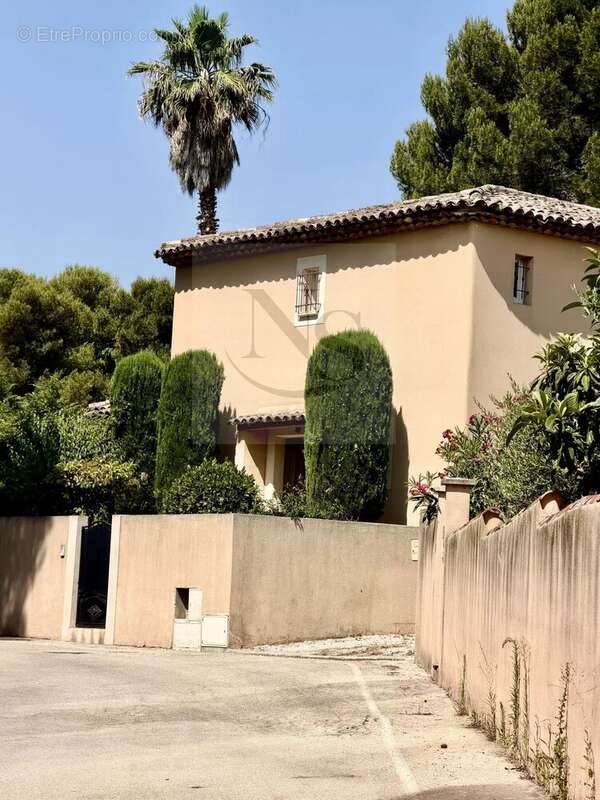 Maison à VELAUX