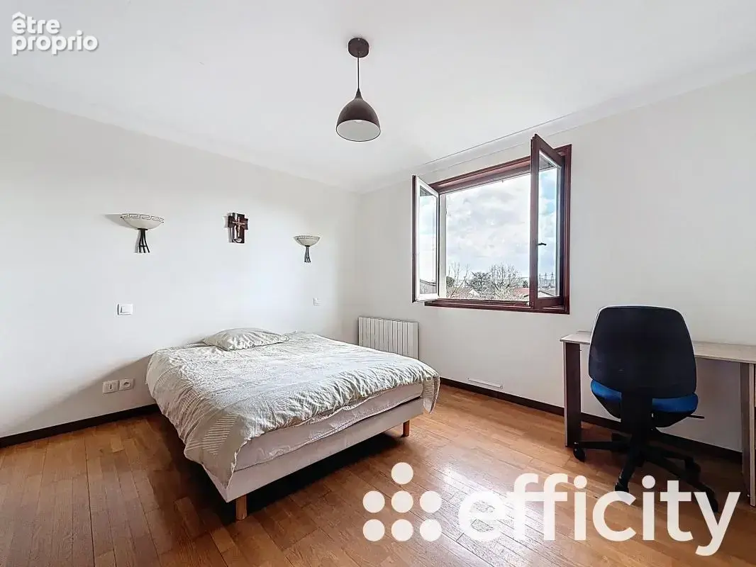 Maison 6 pièces 257 m² à vendre à Saint-Priest (69800) - photo 7