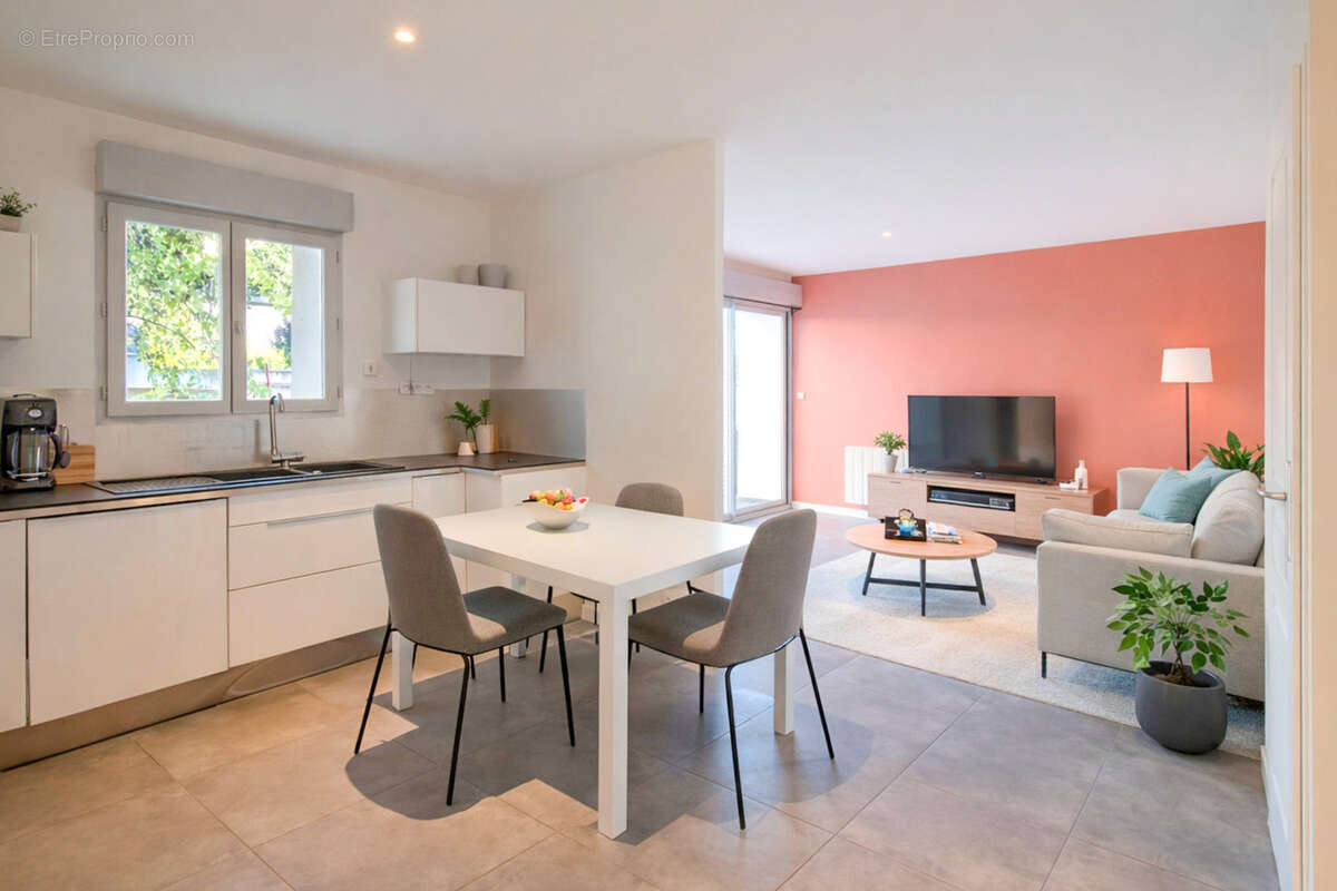 Maison à vendre 5 pièces - 4 Chambres - 122 m2 - FONTAINES SAINT MARTIN (69270) - photo 4