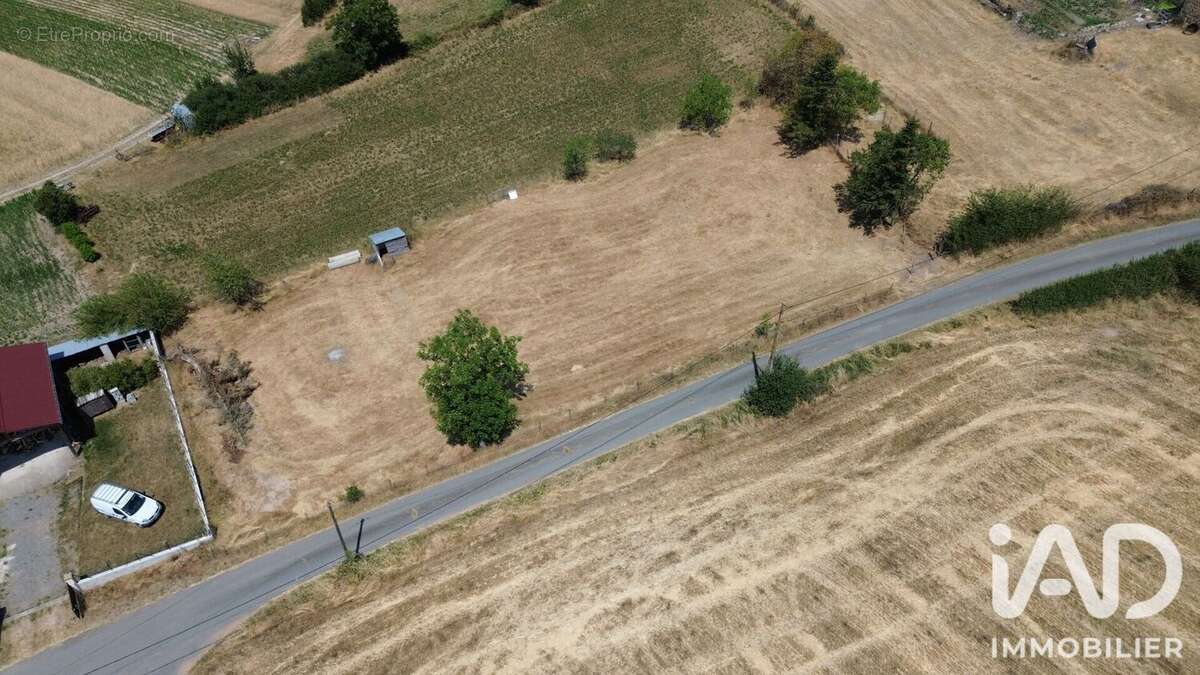 Terrain 1385 m² à Souternon  - photo 2