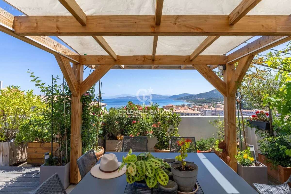 Appartement à L'ILE-ROUSSE
