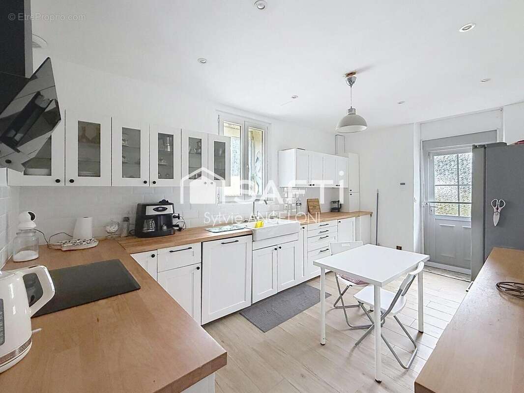 Maison 195 m² à La Batie-Montgascon  - photo 5