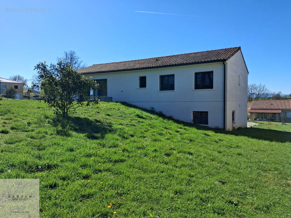 Maison à LESCOUT