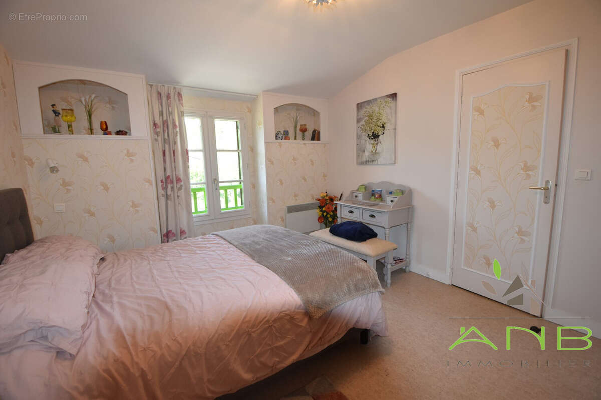 Maison à SAINT-PARDOUX-LA-RIVIERE