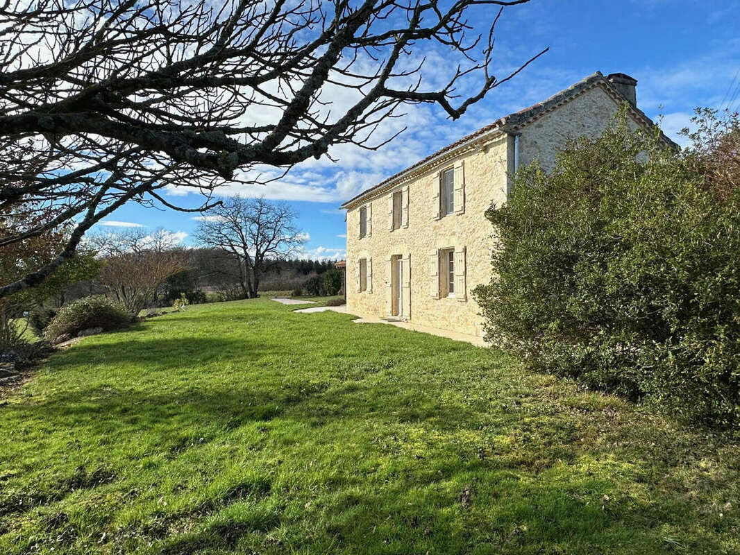 façade sud est - Maison à CASTERA-VERDUZAN