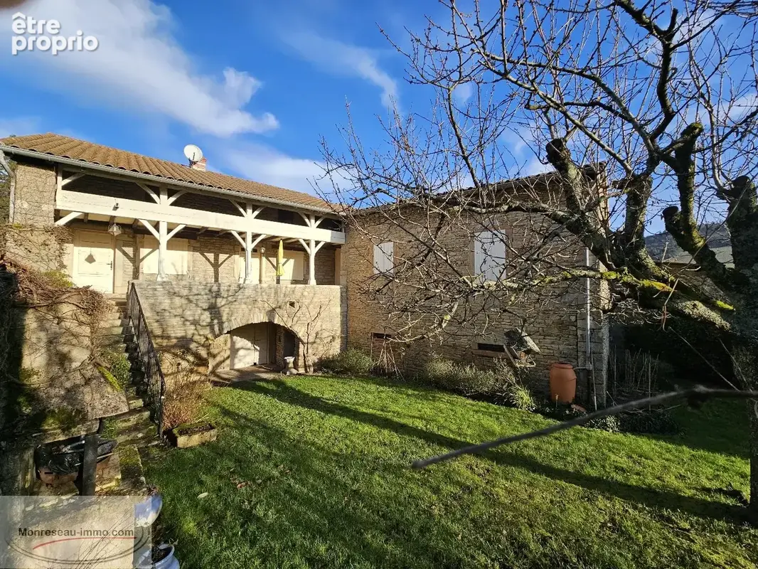 Maison à LA ROCHE-VINEUSE