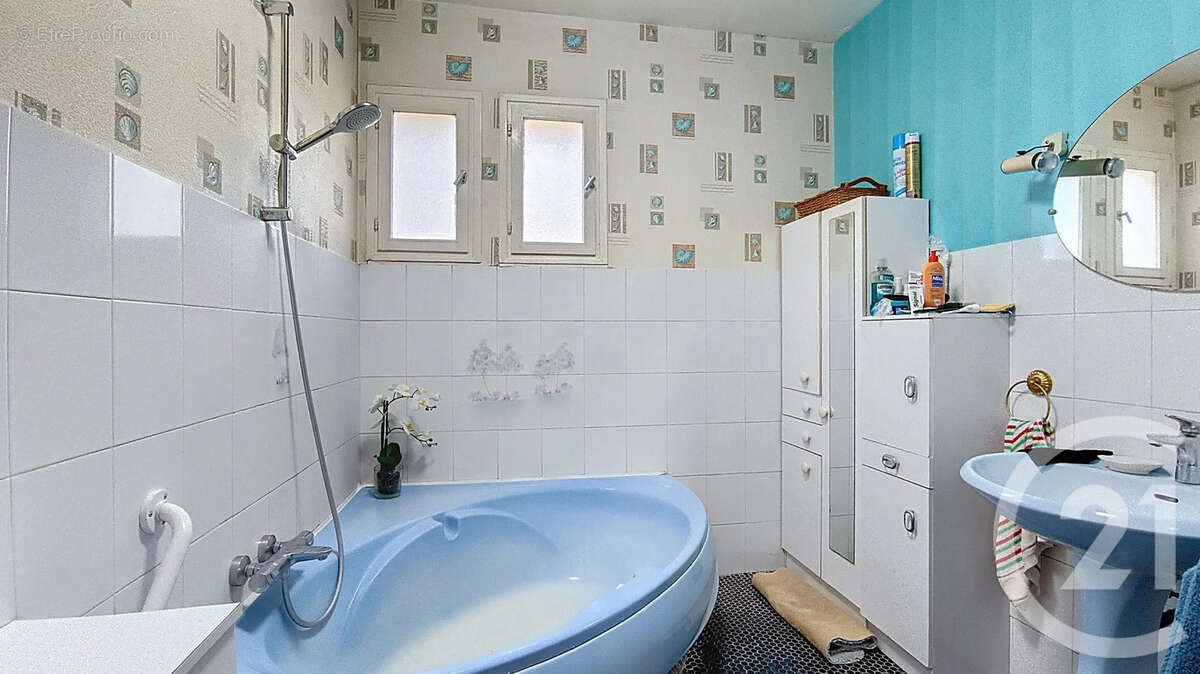 Maison à SAINT-CYR-SUR-LE-RHONE