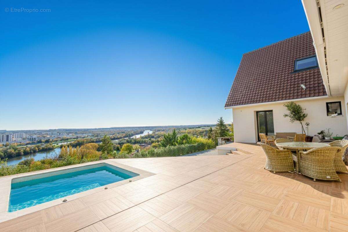 Maison à FOLLAINVILLE-DENNEMONT