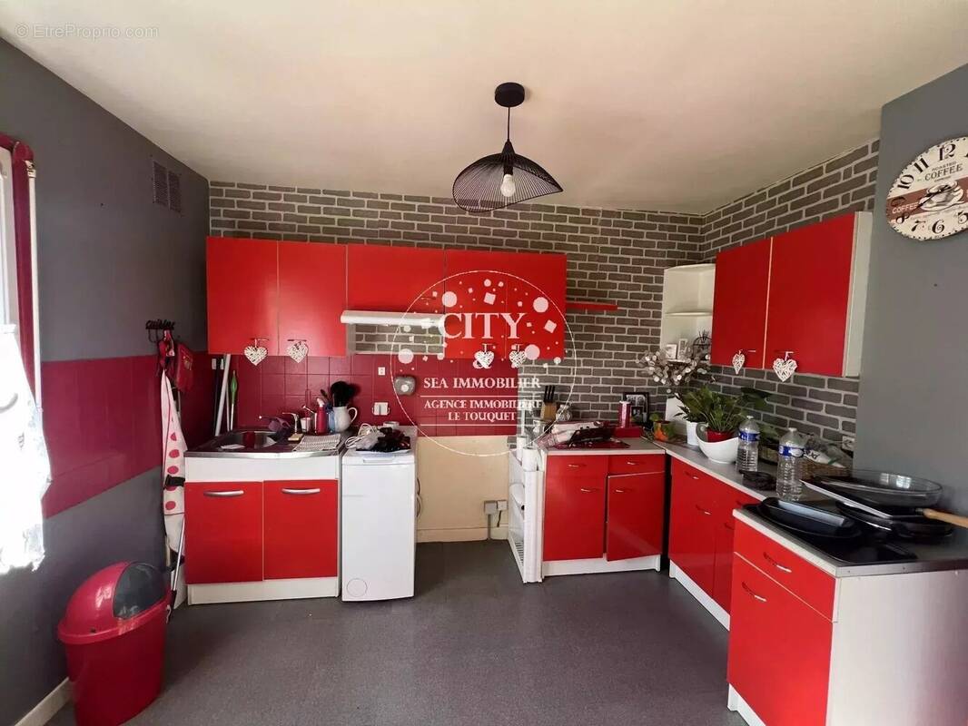 Maison à LA NEUVILLE-SIRE-BERNARD