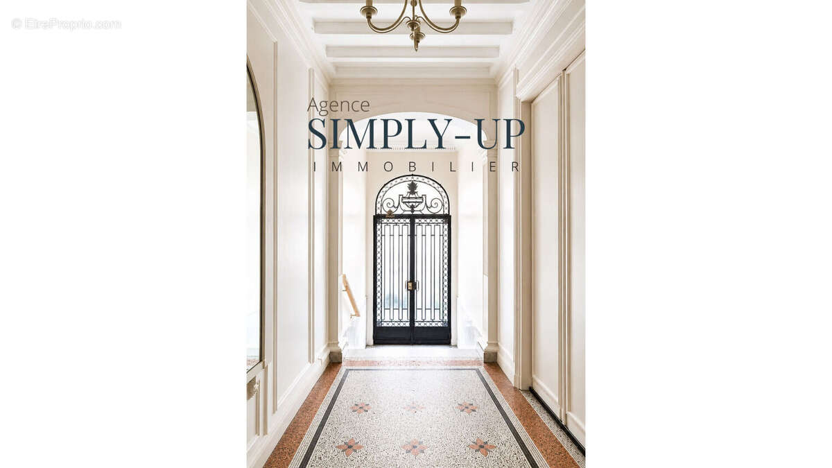 Appartement à PARIS-16E