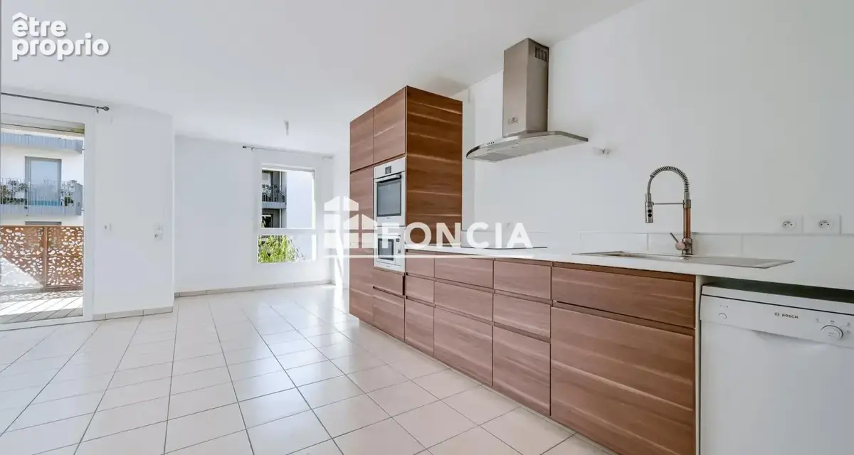 Villeurbanne (Villette-Paul Bert) – Appartement T3 de 67 m² avec balcon et garage boxé, proche tramway et gare de la Part-Dieu - photo 3