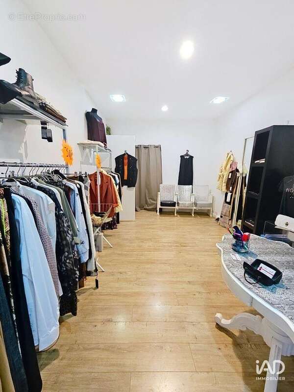 Photo 2 - Commerce à PEZENAS