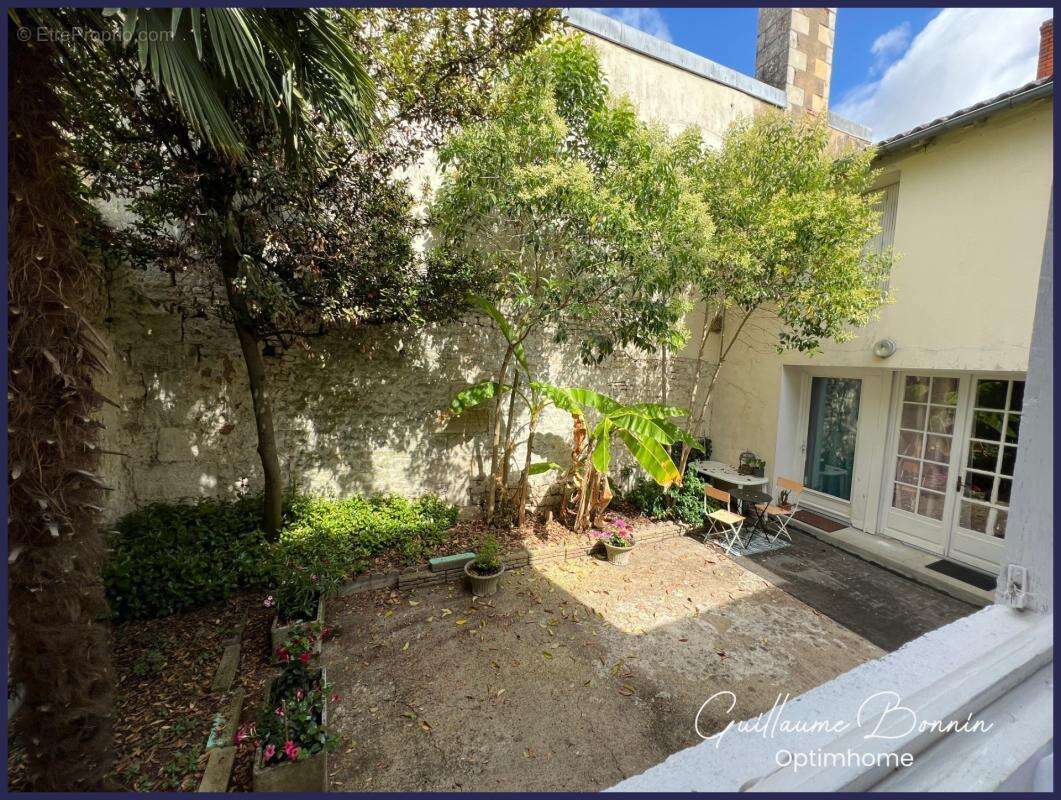 Guillaume BONNIN Optimhome immobilier 86 vous présente cet Immeuble de rapport de 20 logements meublés (LMNP) à vendre au cœur d - photo 10
