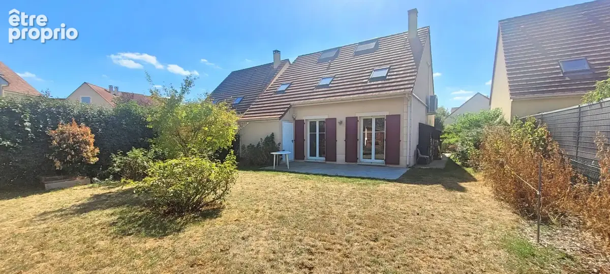 Maison à LE COUDRAY-MONTCEAUX