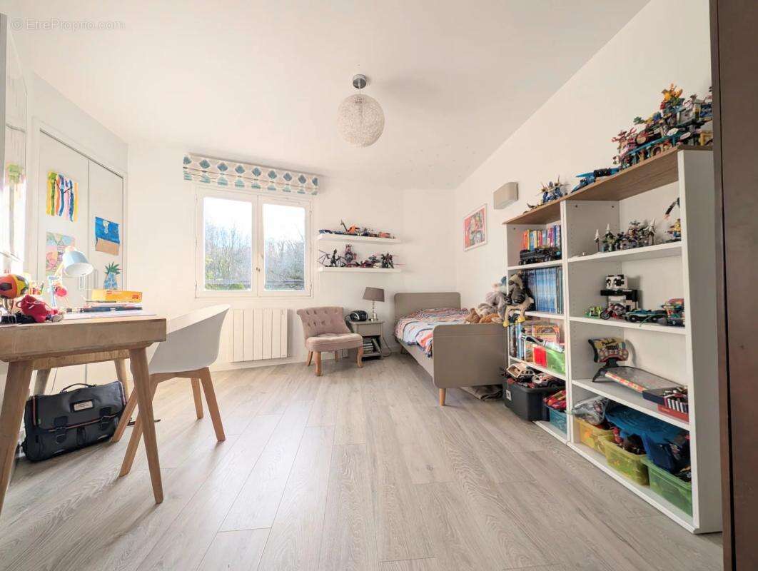 Maison à LES CLAYES-SOUS-BOIS