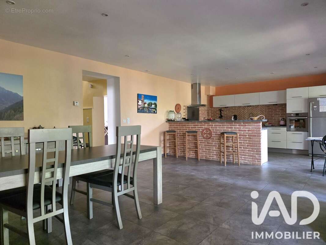 Maison 250 m² à Gaillac  - photo 3