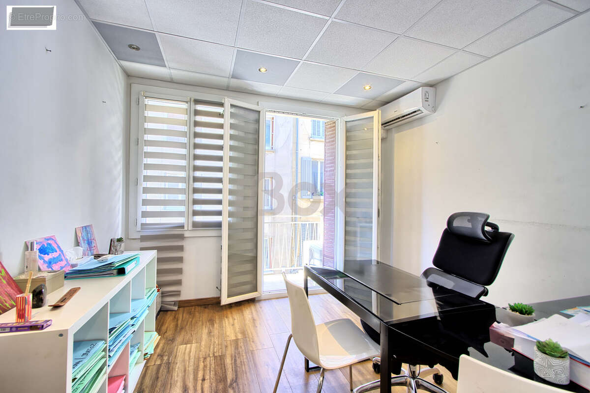 TOULON, Centre-Ville (rue Jean Jaurès) bureaux de 47m2 + cave - photo 6