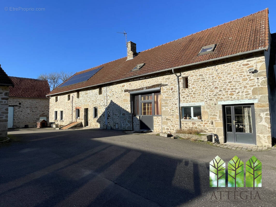 Maison 255 m² à Jouillat  - photo 2