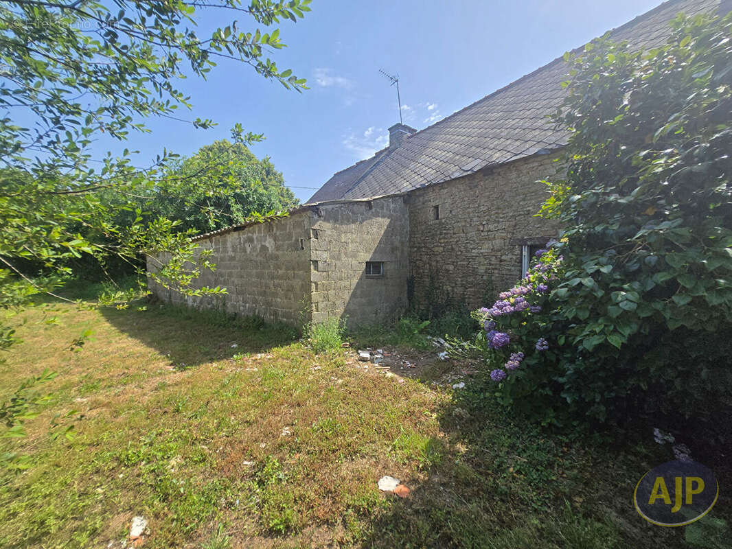 CRUGUEL Maison en pierre - photo 3