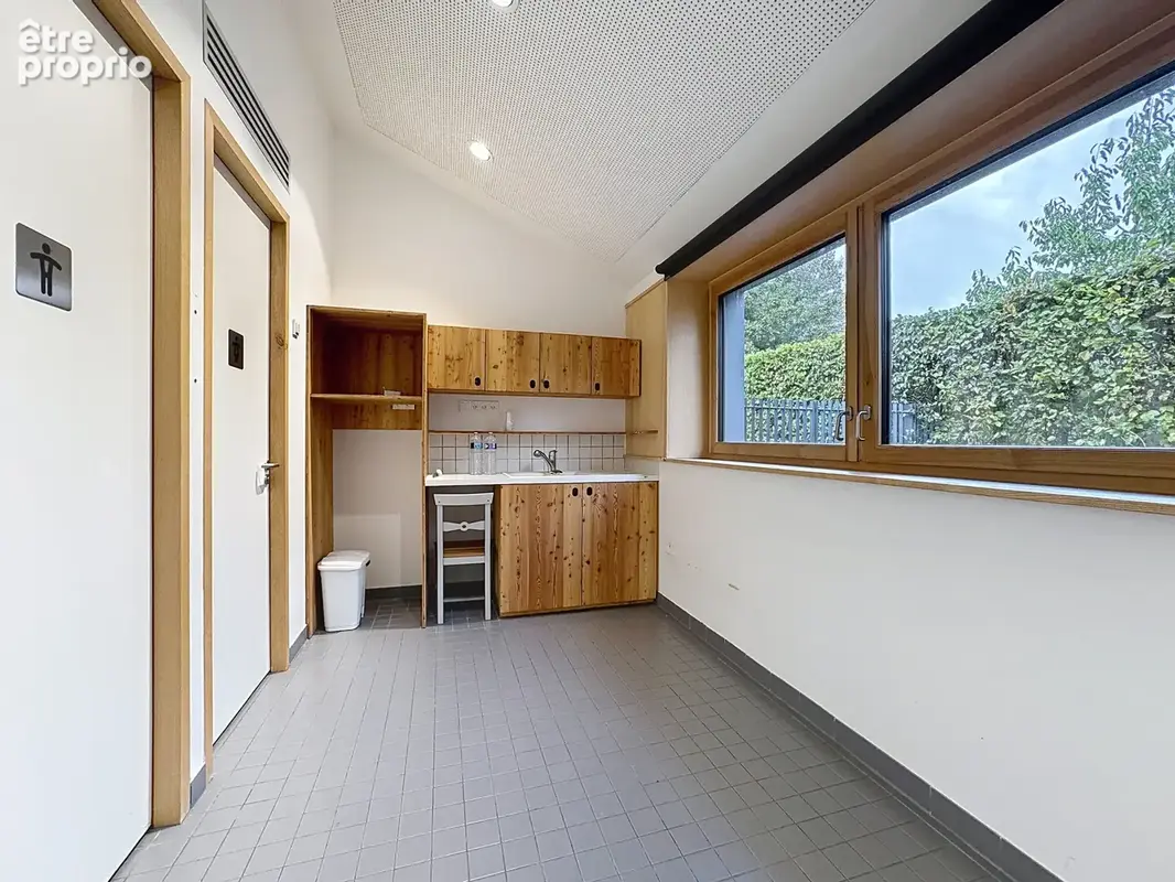 Bâtiment 400m2 à usage professionnel - photo 14