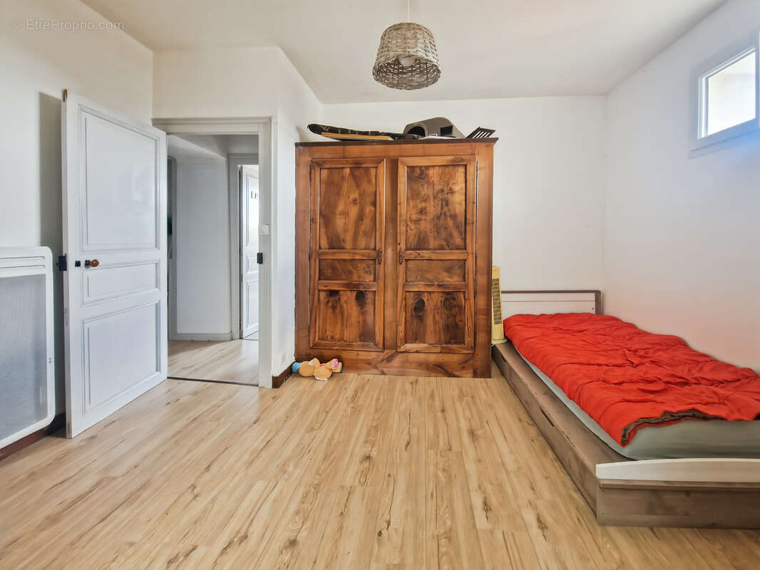 Maison à vendre 7 pièces proche de TONNAY BOUTONNE (17)- 198 m² habitables - jardin - piscine - garage - photo 10
