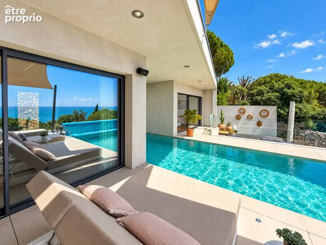 Saint-Clair Sud  Villa contemporaine d'exception avec piscine, jacuzzi et panorama spectaculaire sur la Méditerranée. - photo 13