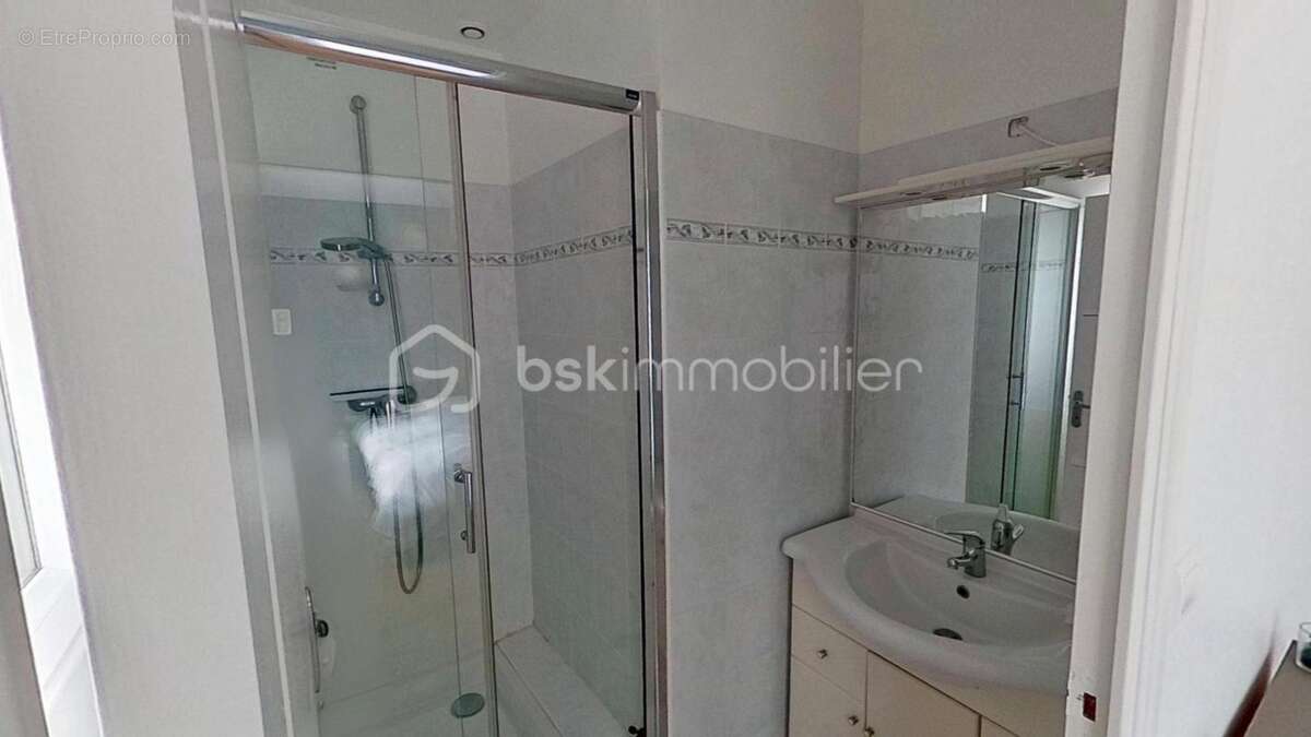 LARMOR PLAGE (56620) – Maison familiale de 152 m², 2 chambres + 2 suites parentales, une véranda, jacuzzi , deux garages - photo 11