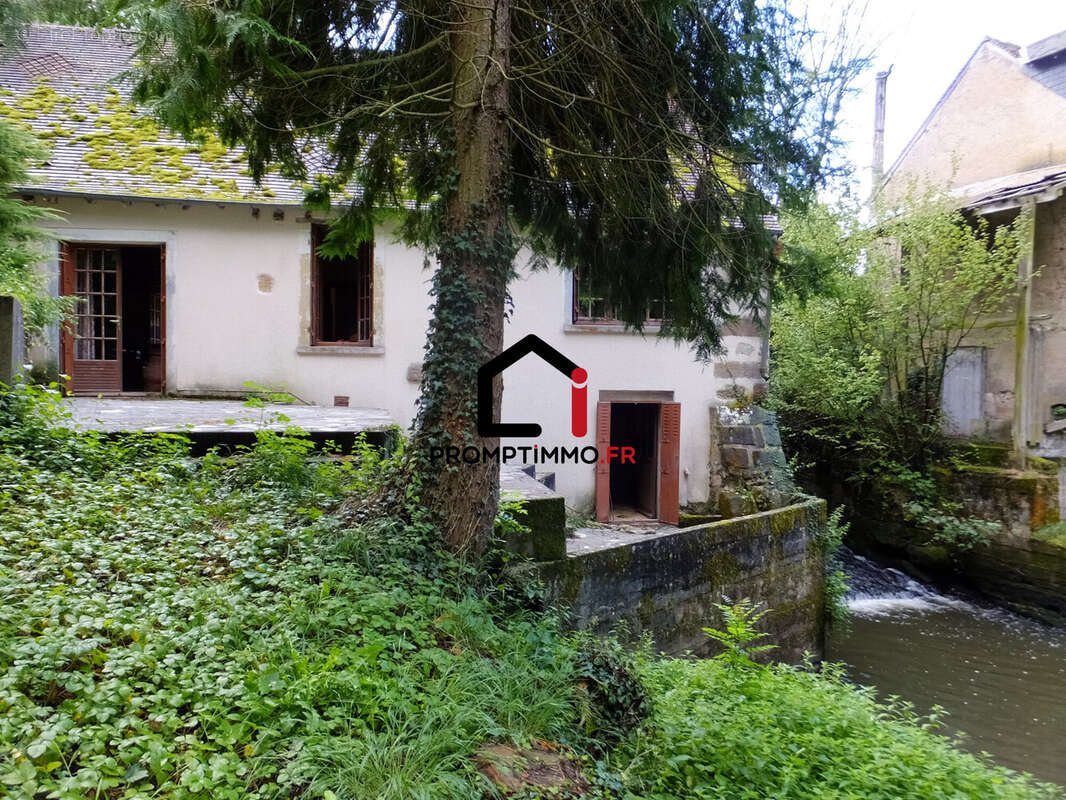 Maison 94 m² à Saint-Bonnet-Troncais  - photo 4