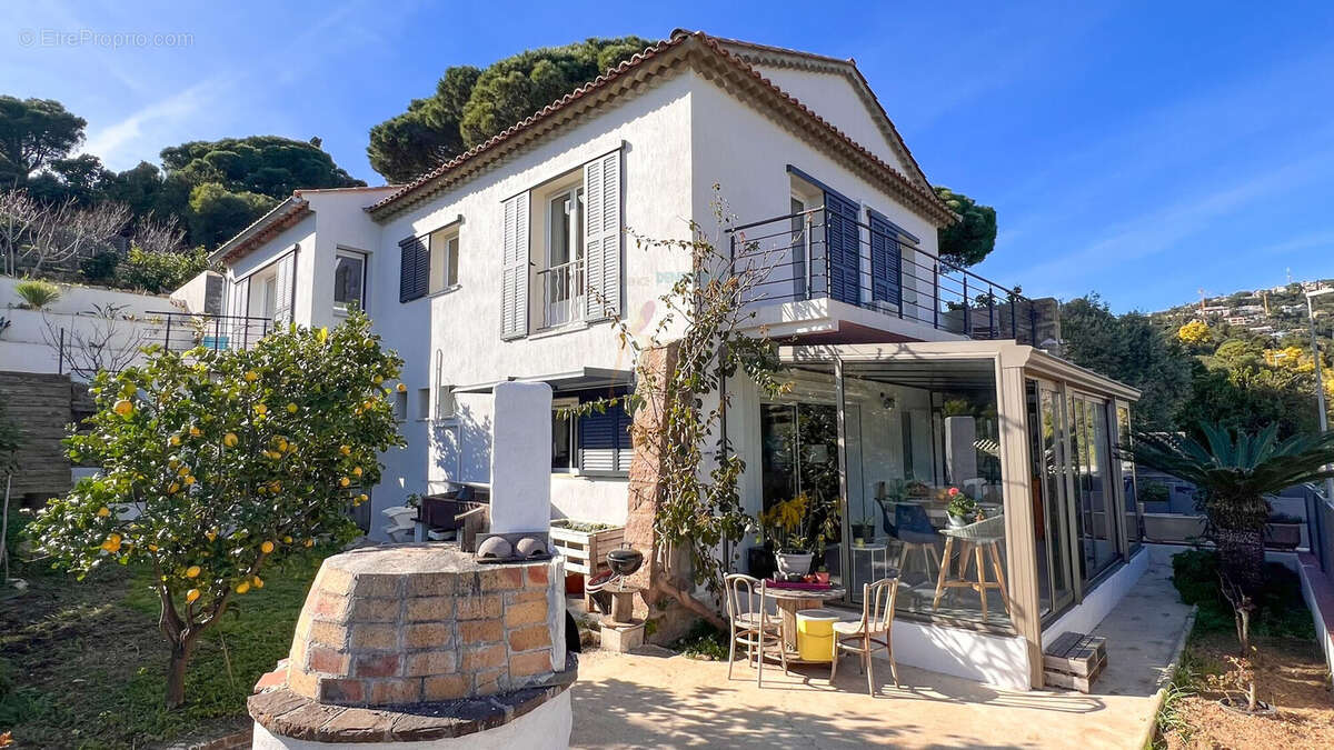 Maison à LES ISSAMBRES