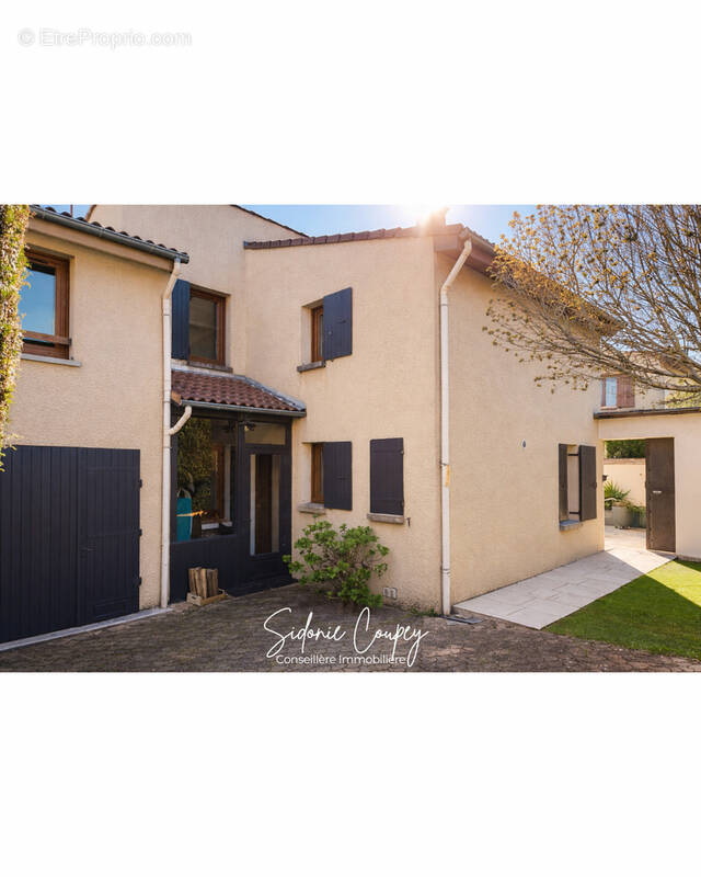 Photo 1 - Maison à SAINT-JEAN-DE-MUZOLS
