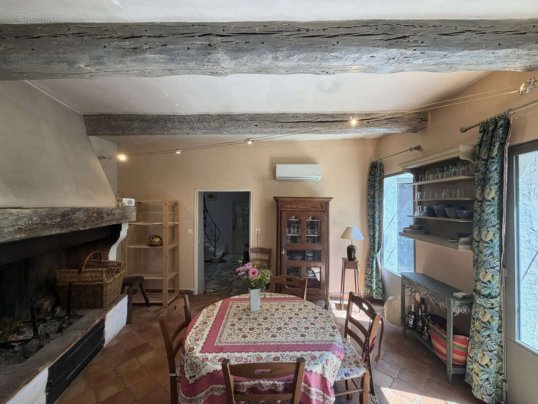 Maison à SAINT-QUENTIN-LA-POTERIE