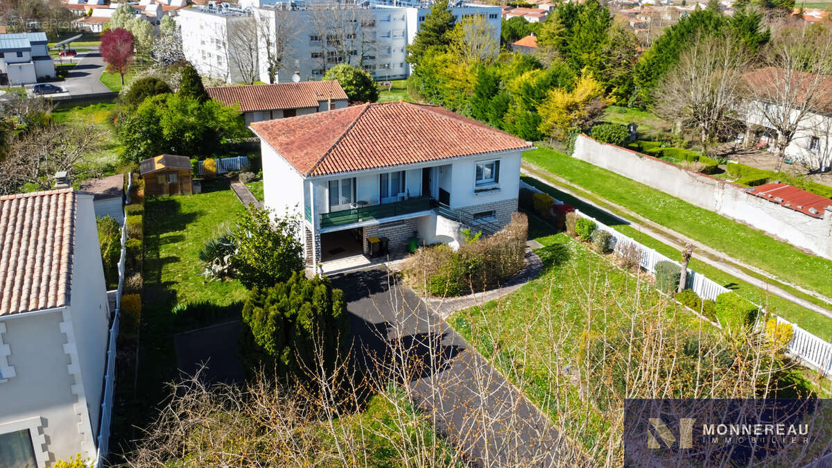 Maison à BARBEZIEUX-SAINT-HILAIRE