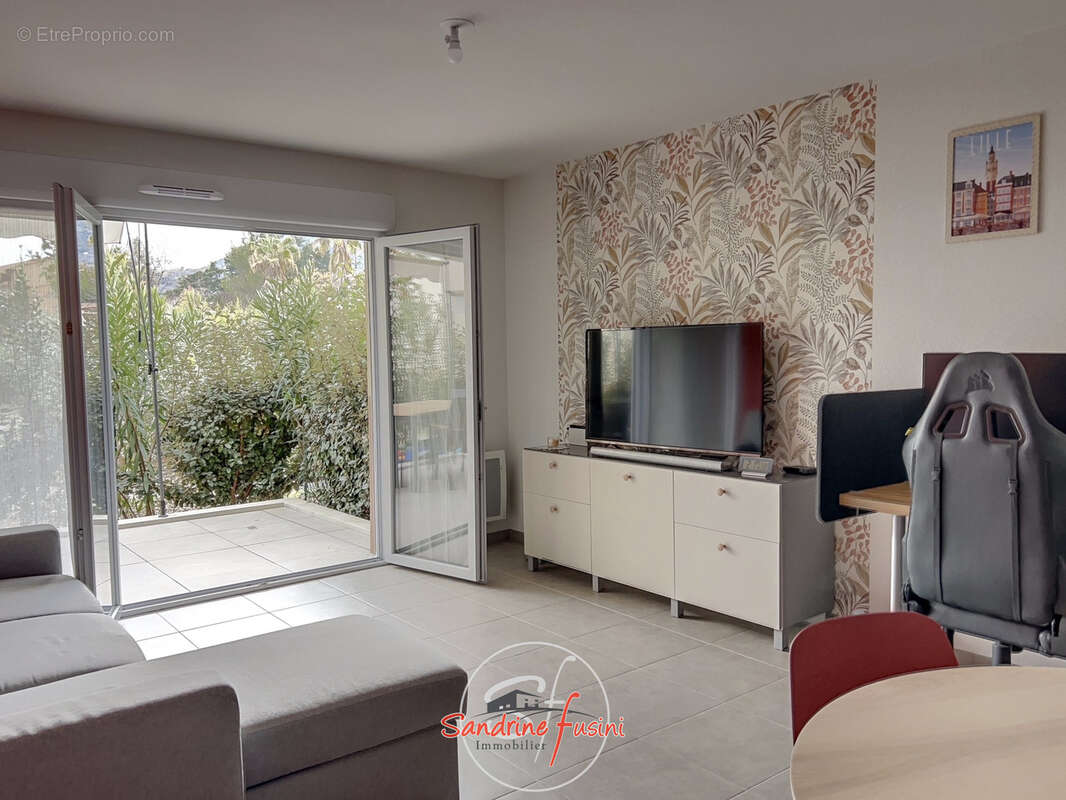 Appartement à CARROS