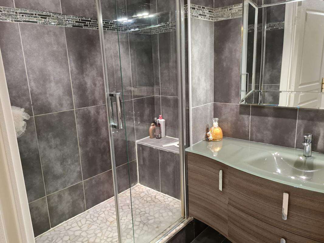 Villeurbanne Gratte-ciel - 122m² - T4Bis - Balcon 12m² - Suite Parentale - Cli:matisation - Garage - photo 8