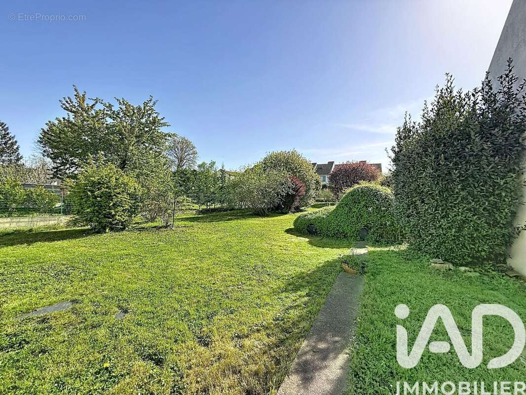 Photo 3 - Maison à VILLETANEUSE