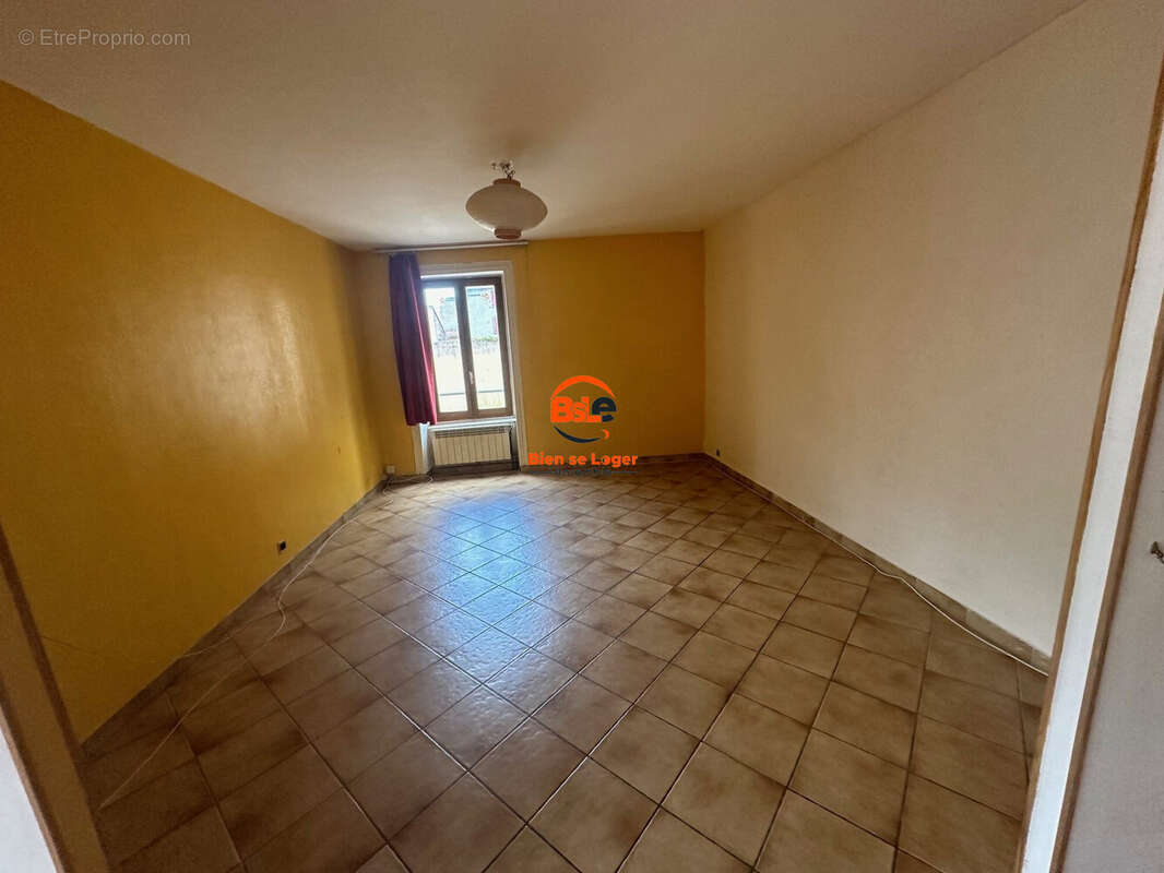 MAISON DALLET MUR SUR ALLIER A VENDRE 4 CHAMBRES AVEC GARAGE - Maison à DALLET