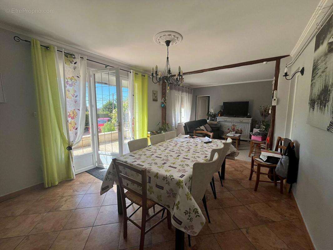 Maison à MEREVILLE