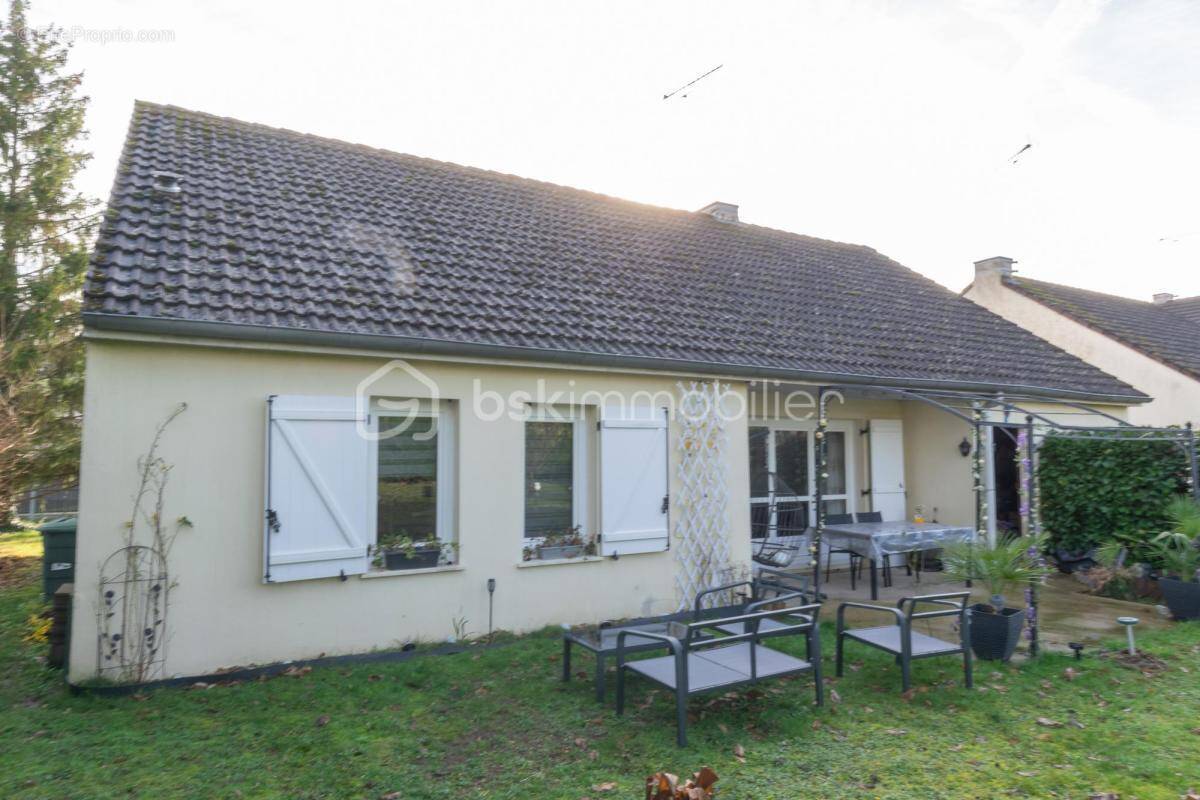 Maison à LES BORDES