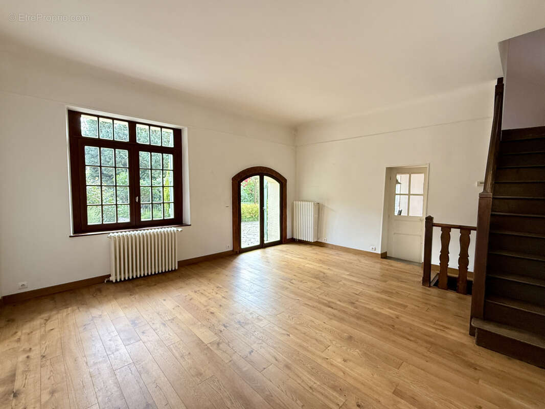 Maison à MORAINVILLIERS