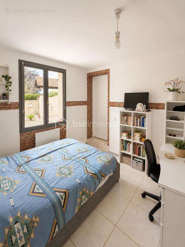 Maison plain-pied 100 m² 4 chambres à vendre - Terrain 1100 m² avec piscine - photo 5