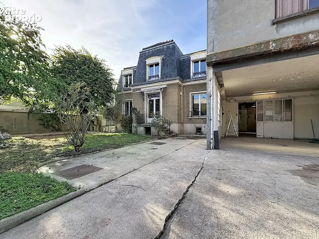 Maison de caractère avec jardin, logement annexe et grand local d'activité : plus de 280 m² à rénover - photo 15