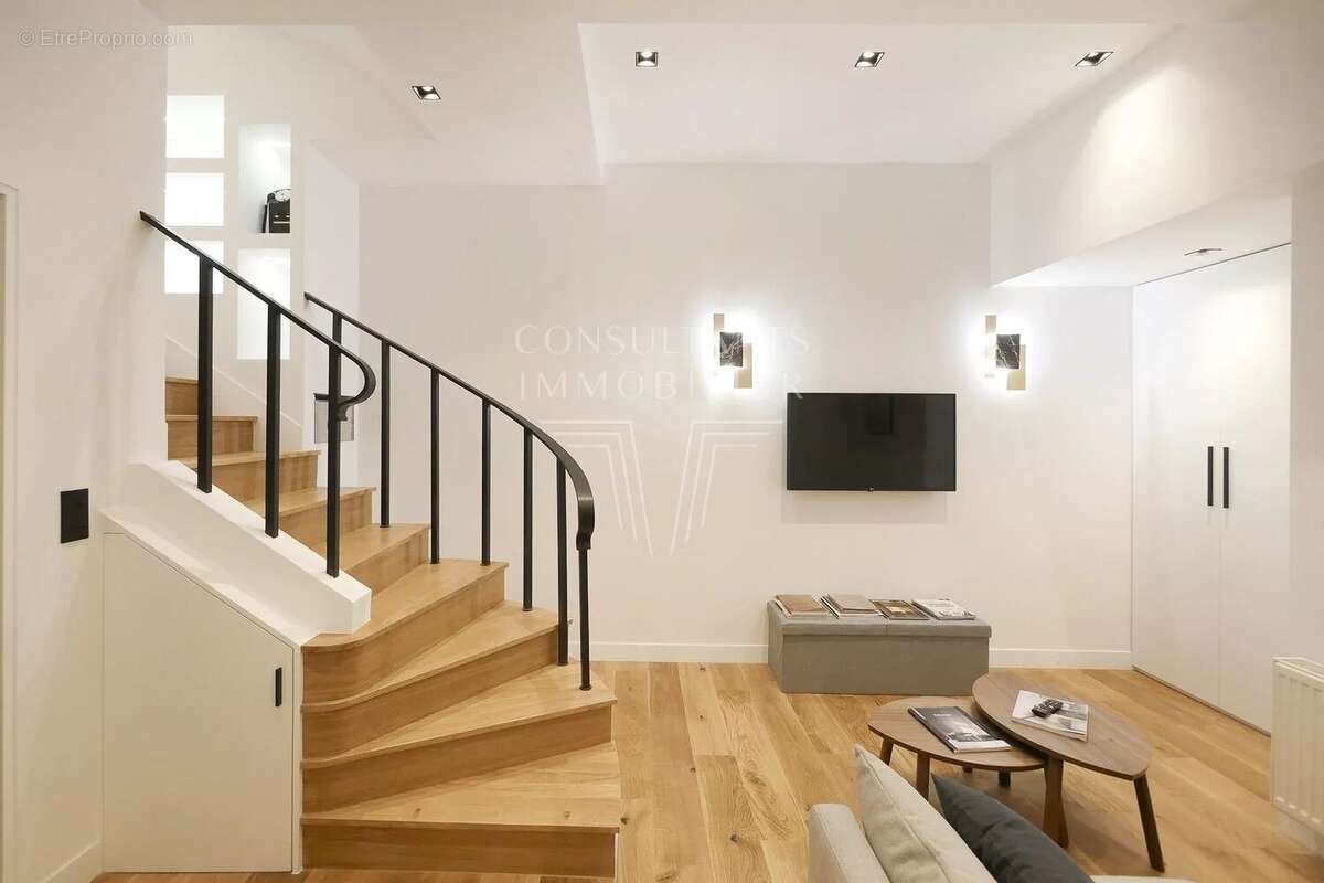 Appartement à PARIS-16E