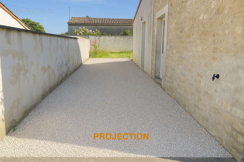 Maison à LES MAGNILS-REIGNIERS