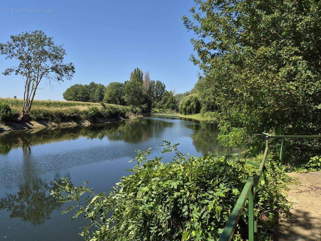 terrain loisirs, riviière avec eau/abri/pêche et pétanque - photo 2